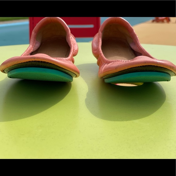 Peach Poppy Tieks! Sz 7. Worn a few times only. Some scuffs. Sold out online. - Picture 8 of 12